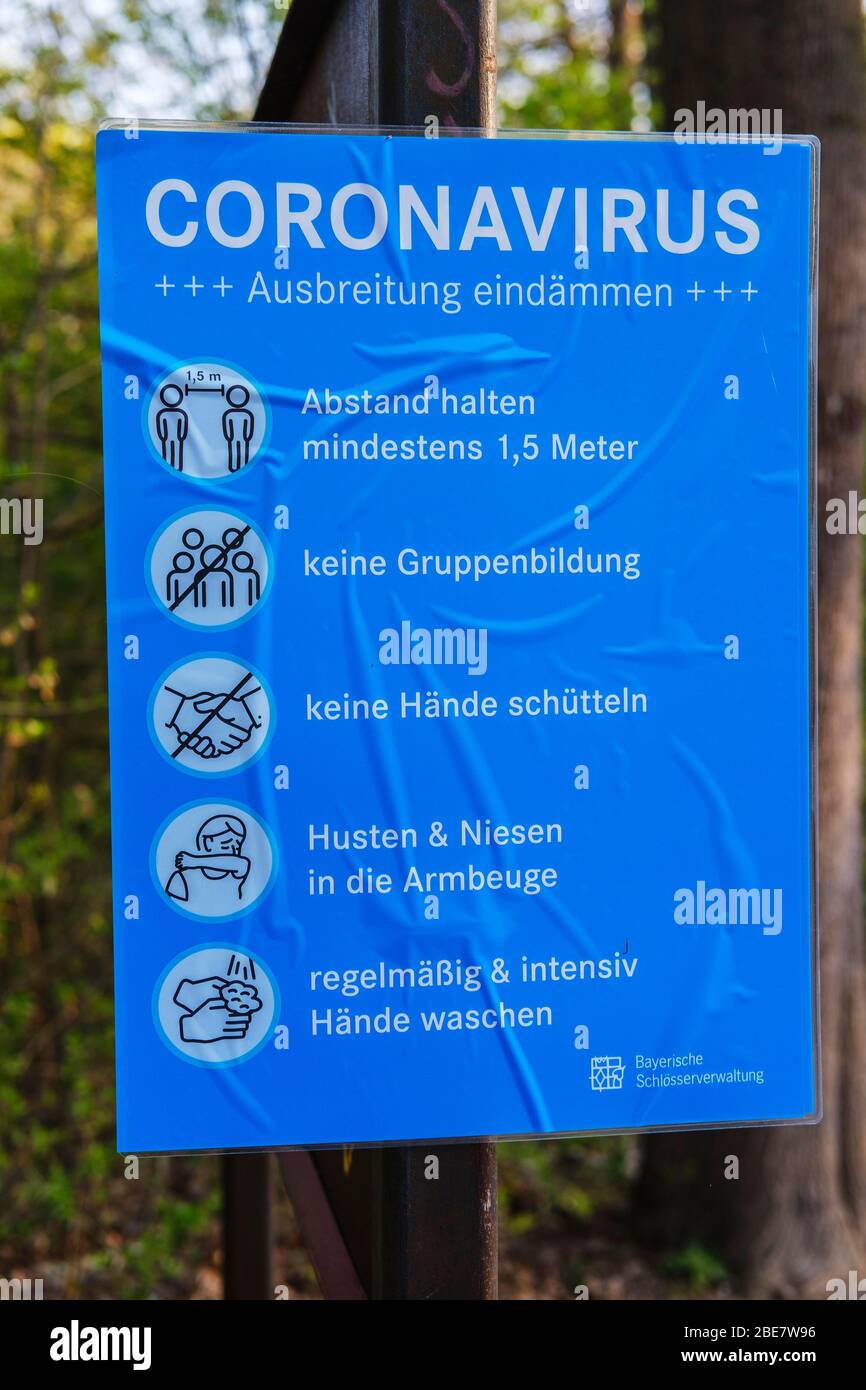 Informationsschild, Regeln für die Eindämmung des Coronavirus, englischer Garten, München, Oberbayern, Bayern, Deutschland Stockfoto