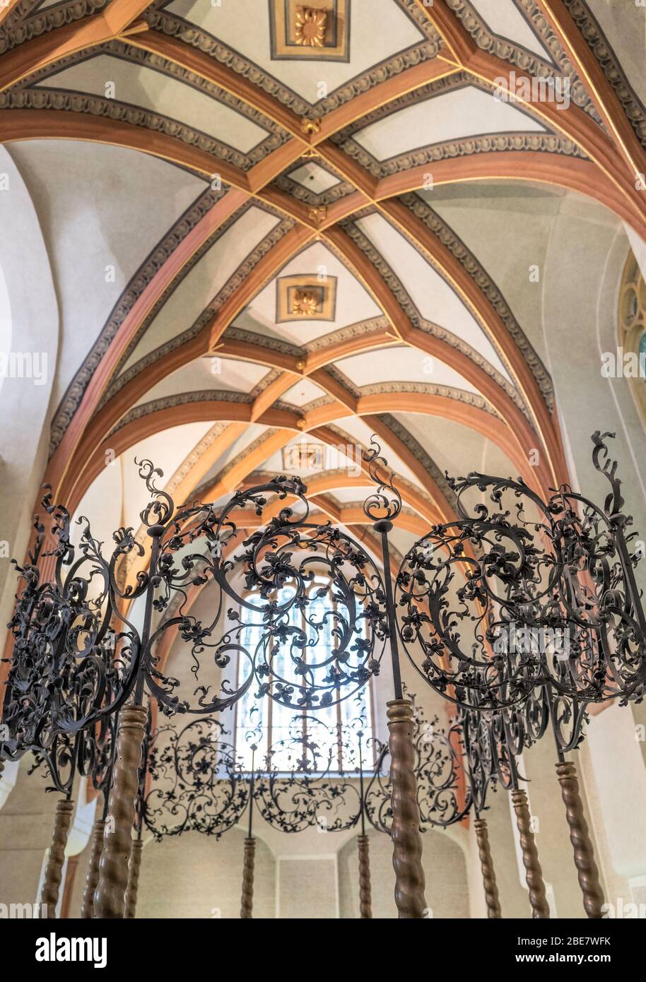 Das Innere der Pinkas-Synagoge (1535), der zweitältesten Synagoge in Prag, ist heute ein Denkmal für die Opfer des Holocaust. Stockfoto