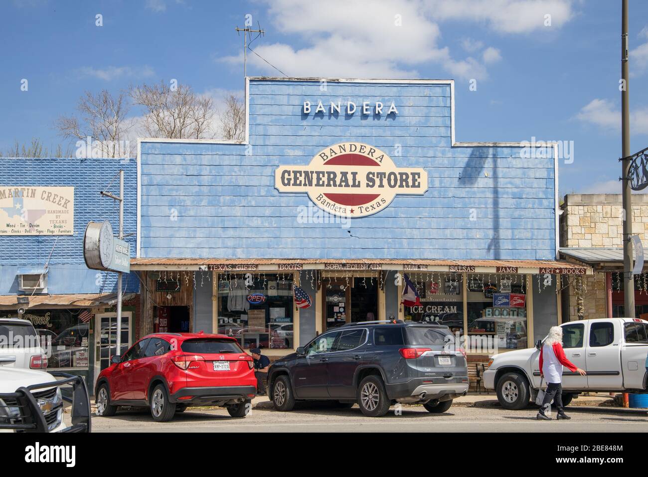 bandera behauptet, die Cowboy-Hauptstadt von texas in der Hügellandschaft von texas zu sein Stockfoto