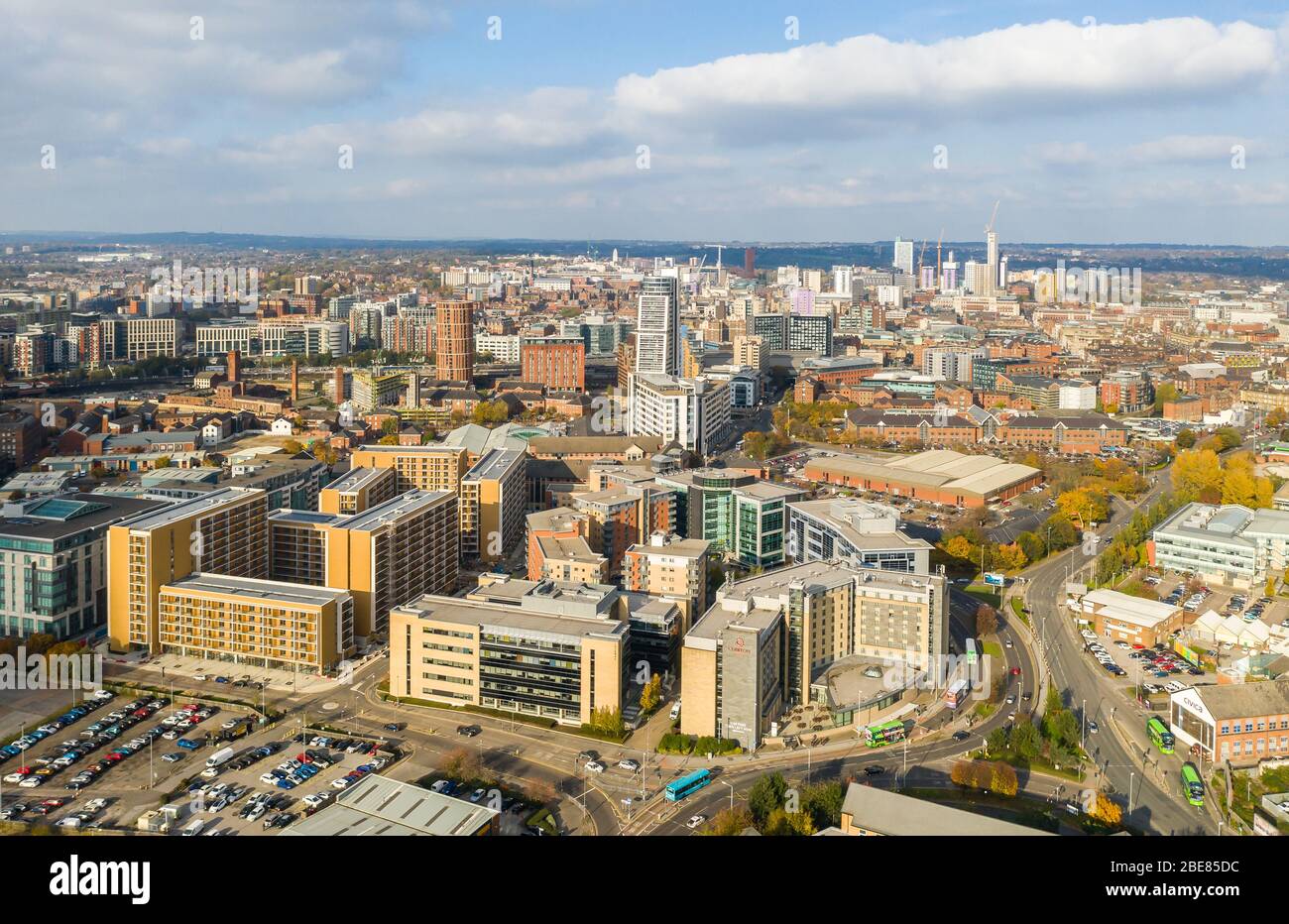 Leeds City Centre Luftaufnahme mit Hochhäusern wie Candle, Bridgewater Place (Dalek) und Straßen wie Sweet Street Stockfoto