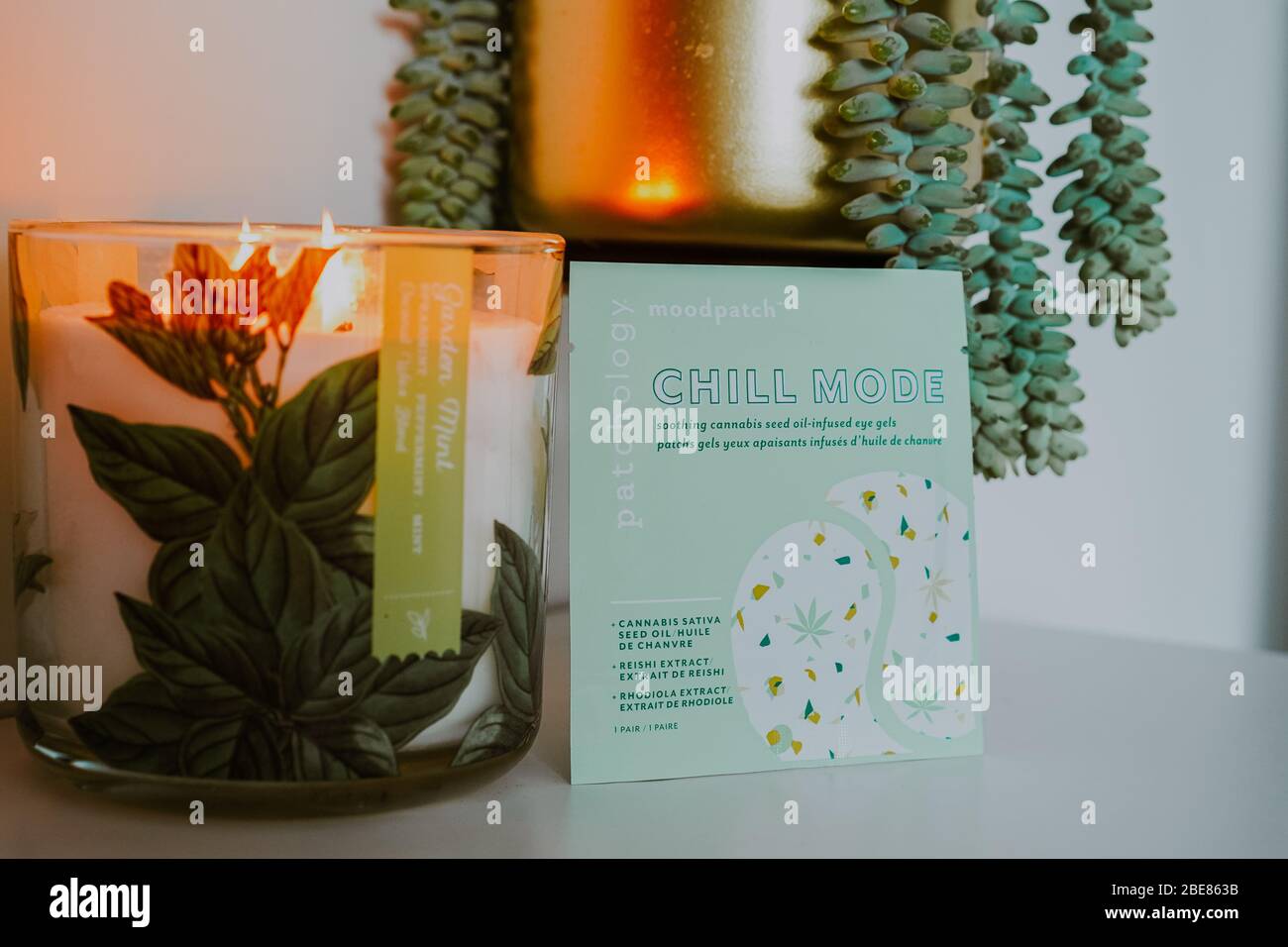 Chill Mode Augengel, die Cannabis Sativa Seed Oil enthalten Stockfoto