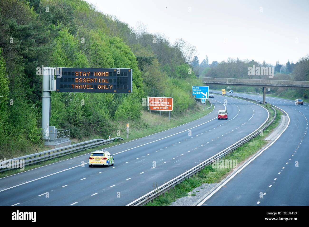 Wenig Verkehr auf der M5 in der Nähe von Taunton während der Coronavirus Sperrung UK Stockfoto
