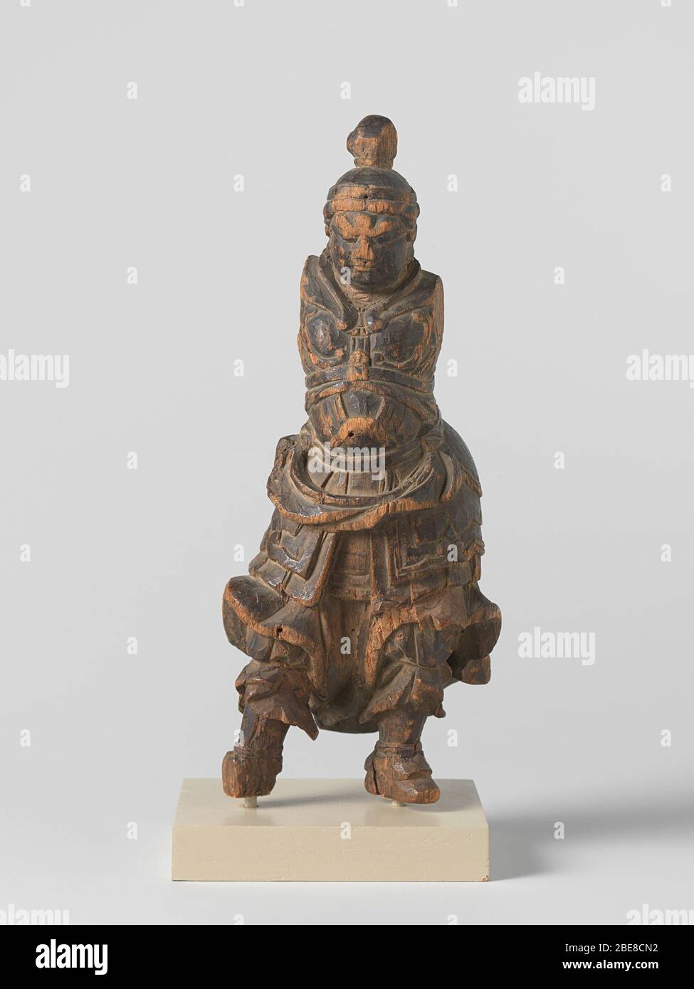 'skulptur; stehender Bishamon; seine Arme fehlen und sein rechter Fuß teilweise abgebrochen.; zwischen 1400 und 1500 Datum QS:P571,+1500-00-00T00:00:00Z/6,P1319,+1400-00-00T00:00:00Z/9,P1326,+1500-00-00T00:00:00Z/9; ' Stockfoto