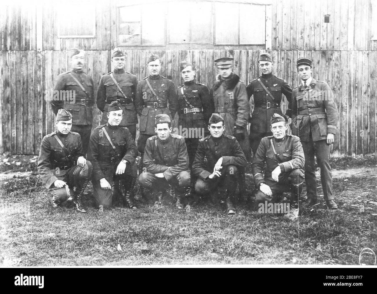 "English: 12th Aero Squadron - Officers Gengault Aerodrome, Toul, France September 1918; 1918; US National Archives, Gorrells Geschichte des American Expeditionary Forces Air Service, Series N Volume 17 Histories of I Corps Observation Group und 1., 12. Und 50. Aero Squadron Operations über http://www.fold3.com; Luftdienst, Foto der United States Army; ' Stockfoto