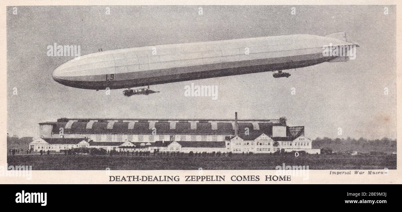 Schwarz-weiß-Foto des Zeppelin L9 (oder LZ36) aus dem Jahr 1915, der nach dem zweiten Luftschiffangriff auf Großbritannien im Ersten Weltkrieg nach Belgien zurückkehrt Stockfoto