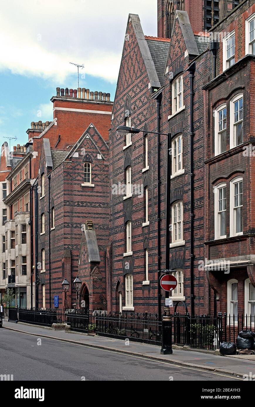 Viktorianische gotische Architektur Red Brick Stone All Saints Church, 7 Margaret Street, Fitzrovia, London W1W von William Butterfield Stockfoto