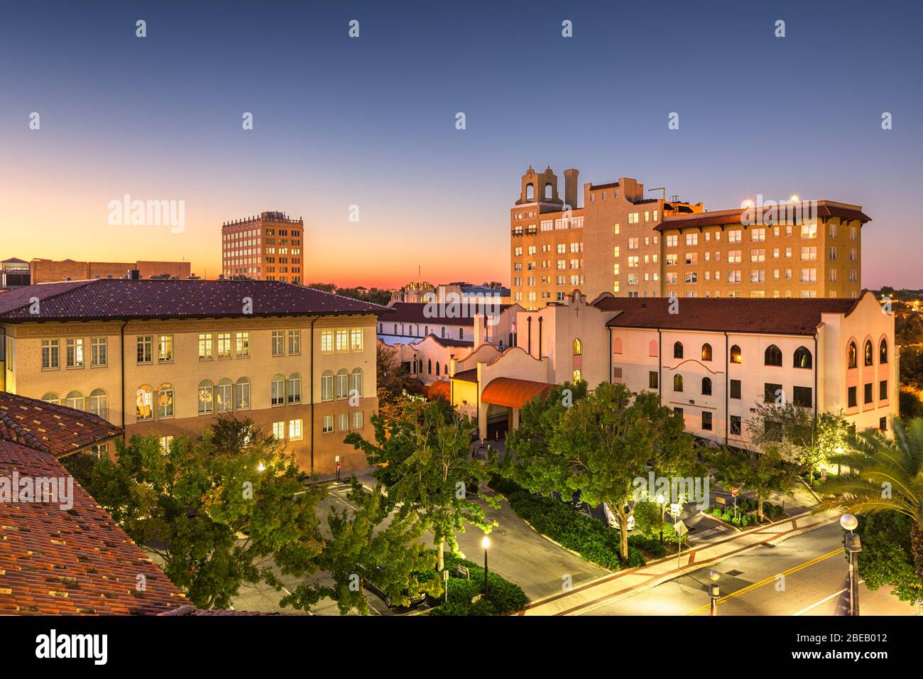 Lakeland, Florida, USA Stadtbild am Rathaus in der Dämmerung. Stockfoto
