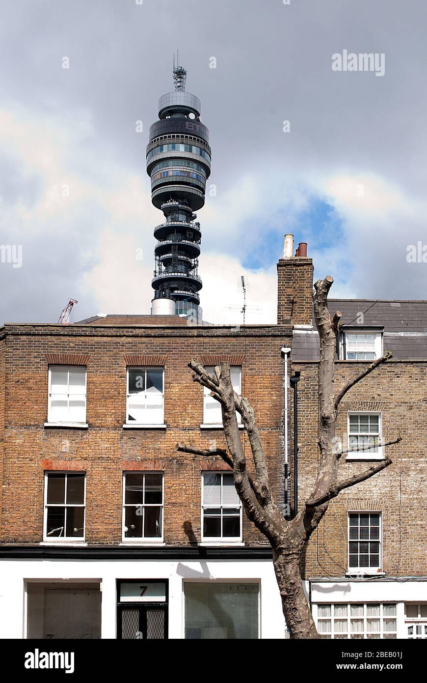 Georgian Terrace Communications BT Tower, 60 Cleveland Street, Fitzrovia, London W1T von Eric Bedford Stockfoto