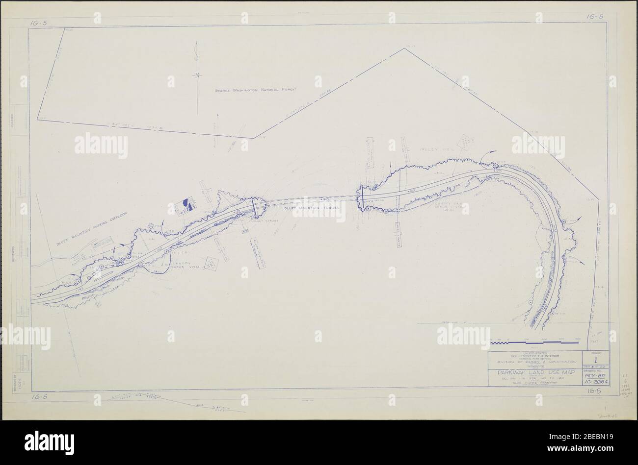 'Blue Ridge Parkway, Region 1 Blatt 5; EINE Karte des Blue Ridge Parkway mit Details über die nahe gelegenen Bäume, Sträucher und Sämlinge. Beinhaltet den Bluff Mountain Tunnel und den Blick auf den Bluff Mountain Parkplatz. Zeichnung Nr. 1G-5. Skala 1=100'.; ' Stockfoto