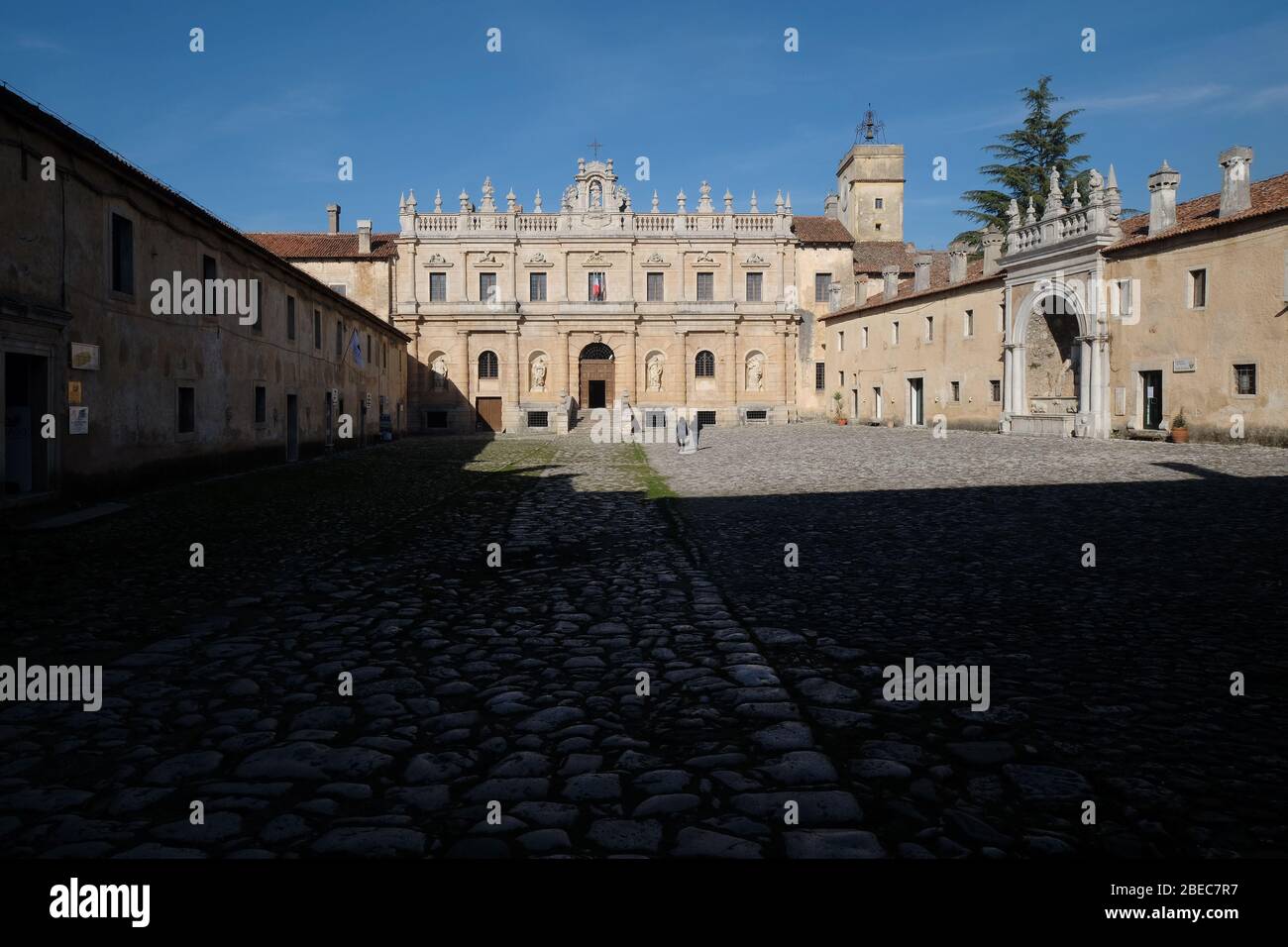 Externer Innenhof des Karthauses Certosa di San Lorenzo in Padula, Capania, Italien Stockfoto