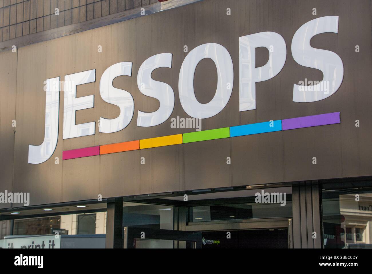 LONDON - NOVEMBER, 2018: Jessops Store Außenwerbung auf Oxford Street. Ein britisches Fotounternehmen für den Einzelhandel Stockfoto