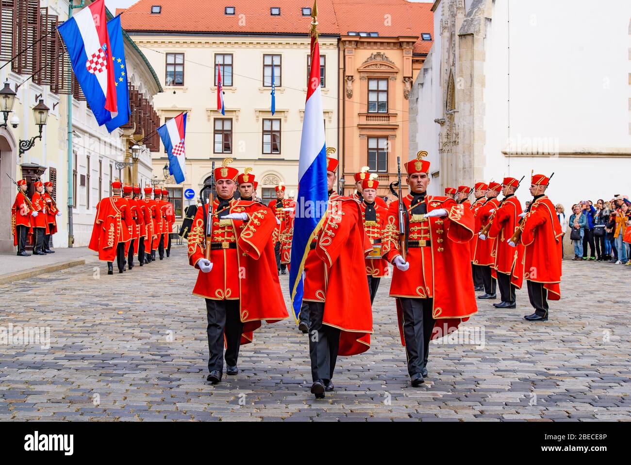 Die Wachablösung auf dem Markusplatz in Zagreb, Kroatien Stockfoto