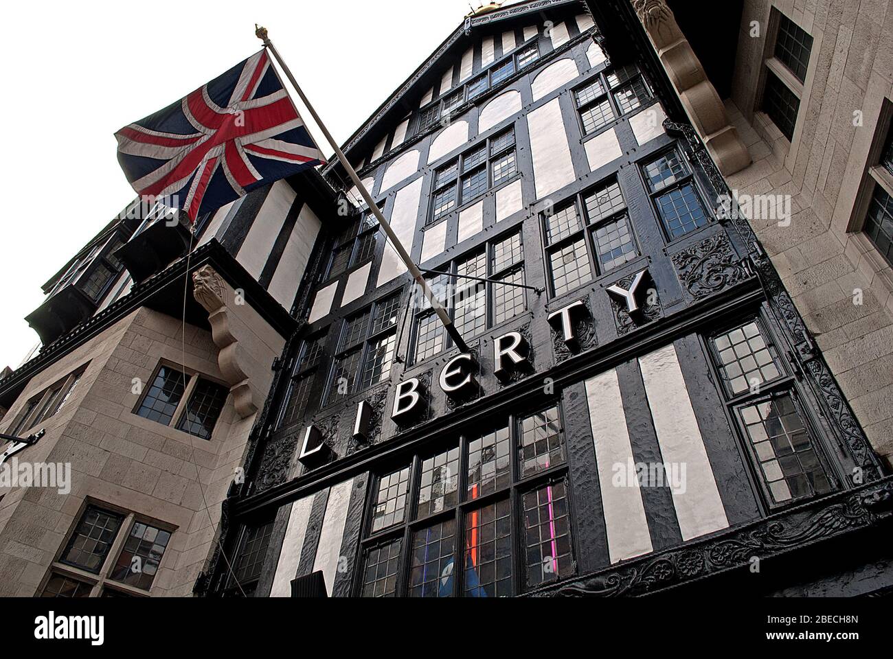 Traditionelles Kaufhaus Tudor Revival Architecture Liberty London Libertys Regent Street, Soho, London W1B 5AH von Edwin Stanley Hall Thomas Hall Stockfoto