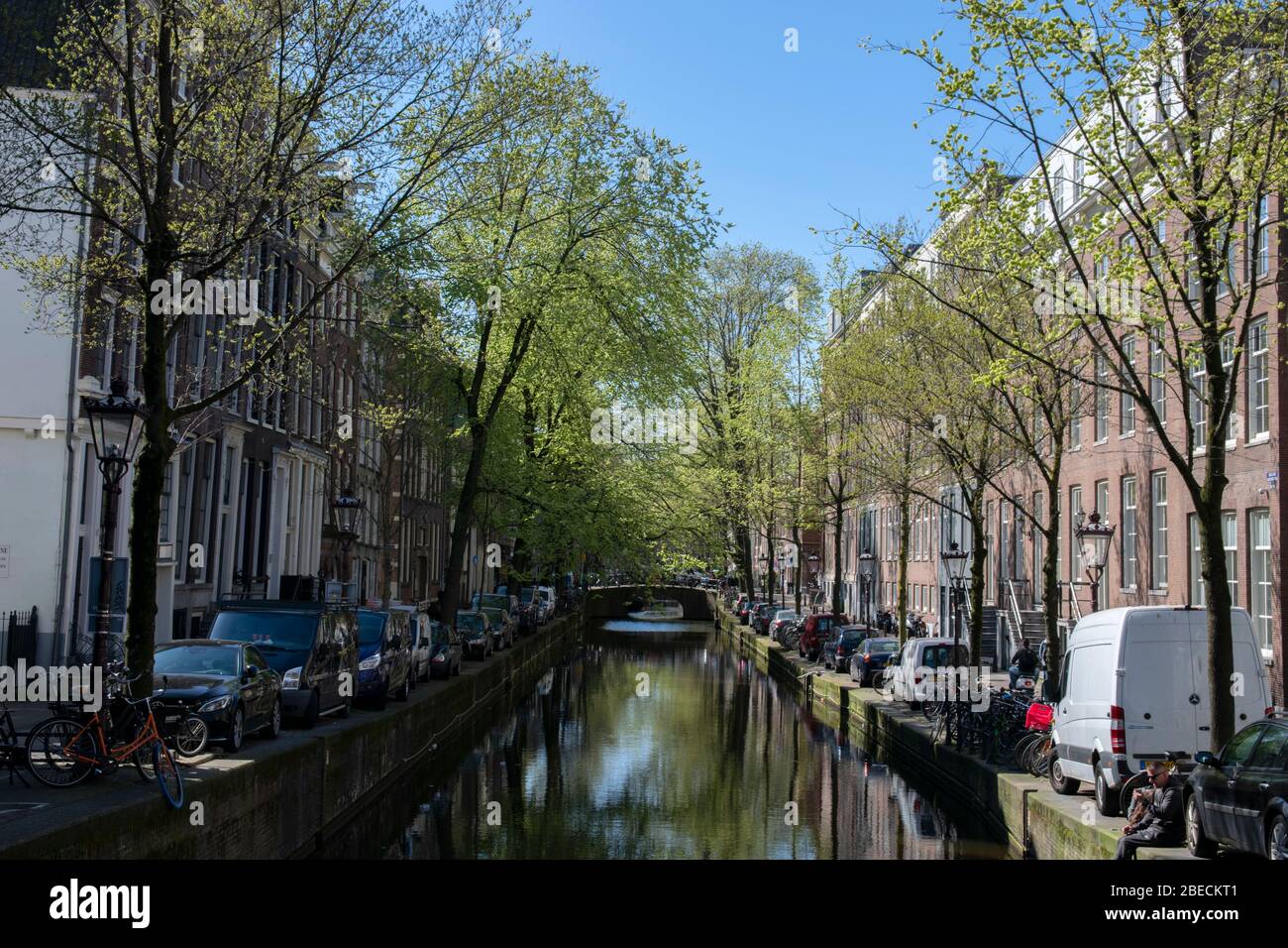 Oudezijds Achterburgwal Canal In Amsterdam Niederlande 2019 Stockfoto