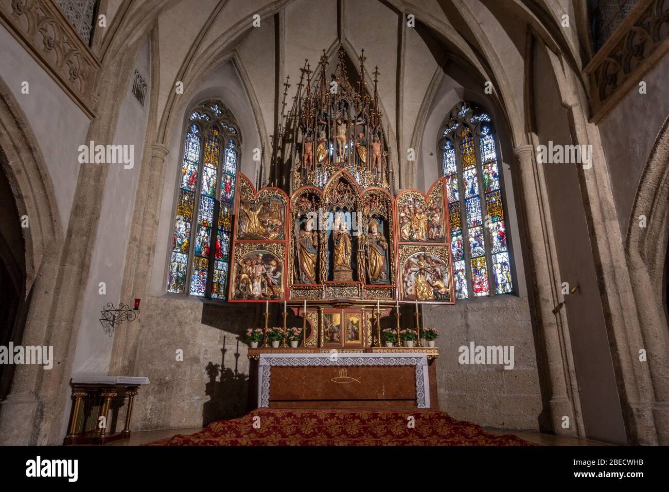 Der gotische Holzaltar in der Johanniskapelle des Bildhauers Veit Stoss, Stift Nonnberg, Salzburg. Stockfoto