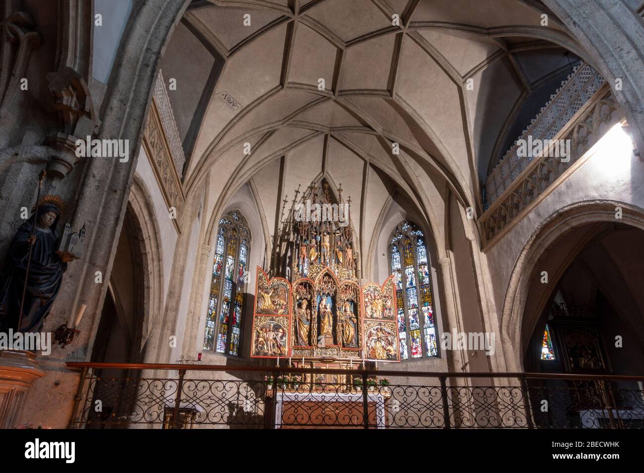 Der gotische Holzaltar in der Johanniskapelle des Bildhauers Veit Stoss, Stift Nonnberg, Salzburg. Stockfoto
