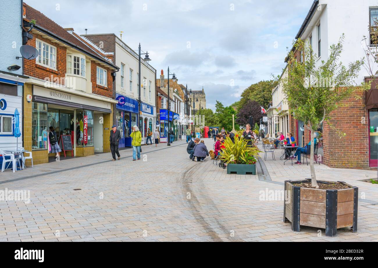 East Street, einer verkehrsberuhigten Straße mit Cafés und Geschäften in Shoreham-by-Sea, West Sussex, England, UK. Stockfoto