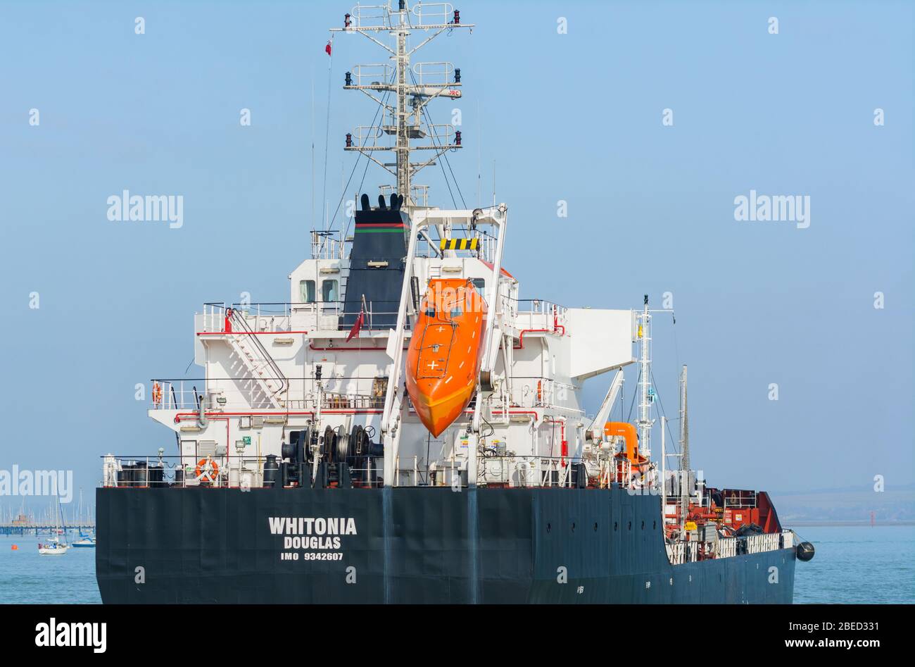 Freifallrettungsboot auf der Rückseite des Öltankschiffs Whitonia, IMO: 9342607. Stockfoto