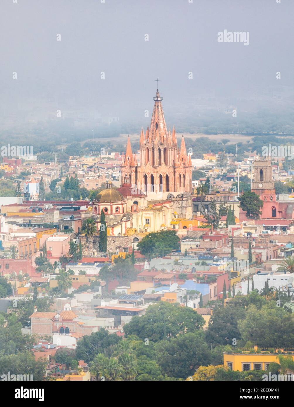 San Miguel de Allende, Mexiko an einem nebligen Morgen. Stockfoto