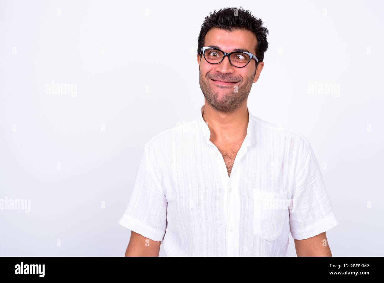 Portrait des lustigen türkischen Mannes mit Brille, die Gesicht macht Stockfoto