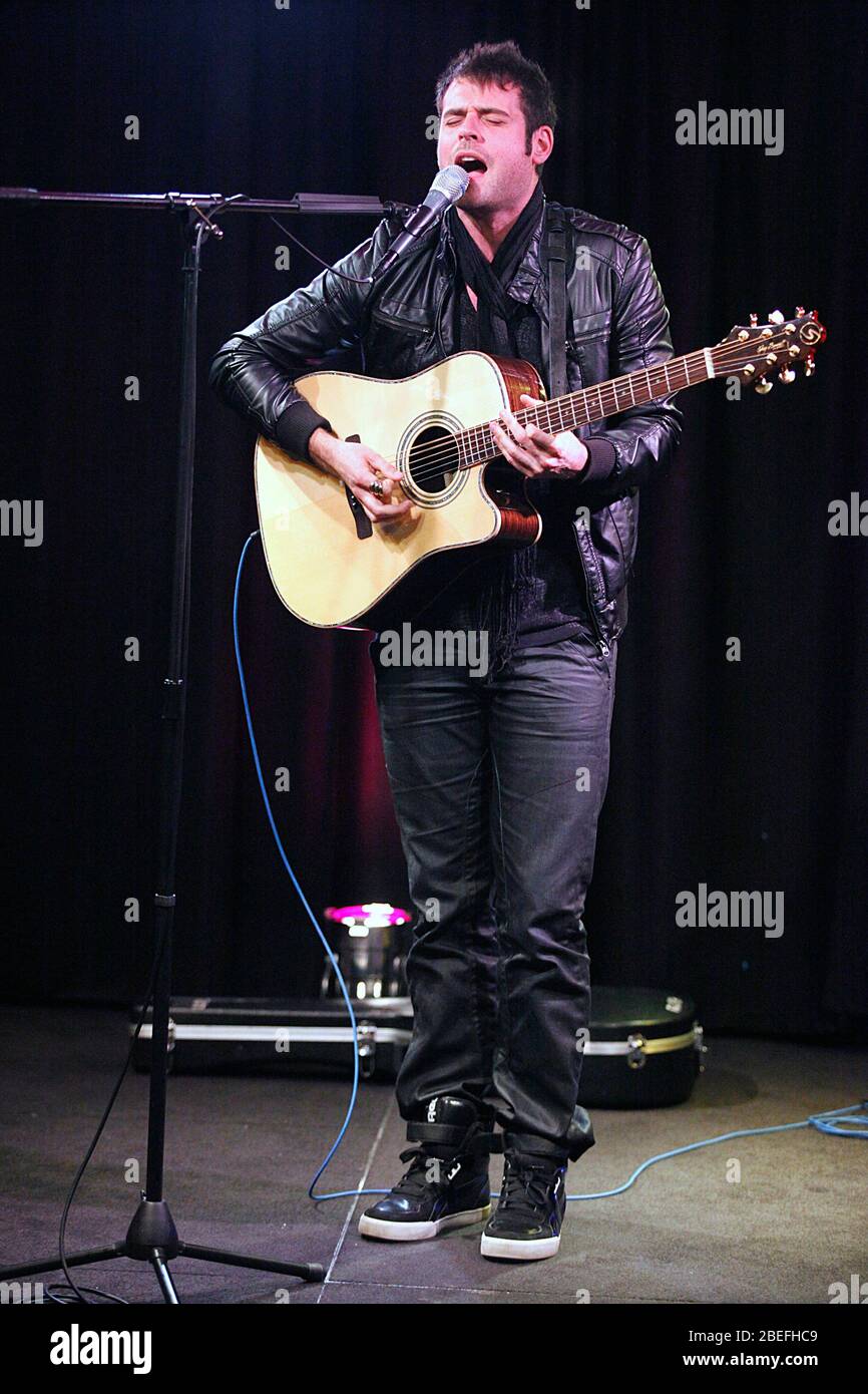 Kevin Hammond tritt am 1. März 2011 im Xfinity Performance Theater von WOIQ in Bala Cynwyd, Pa auf.Quelle: Scott Weiner/MediaPunch Stockfoto