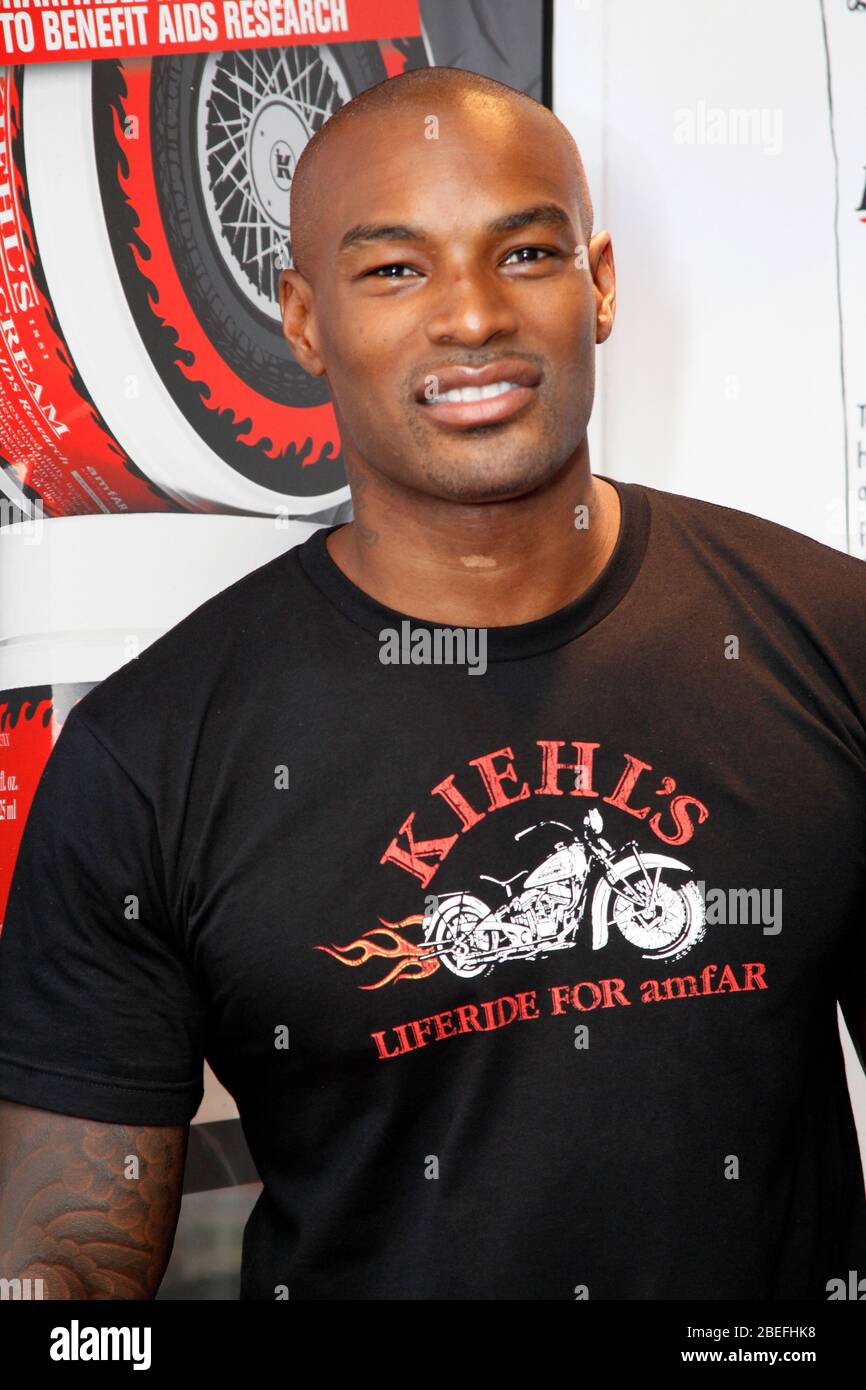 Supermodel Tyson Beckford im Kiehl's LifeRide für amfAR im Kiehl's in Philadelphia, Pa am 1. August 2011 Bild: Scott Weiner/MediaPunch Stockfoto