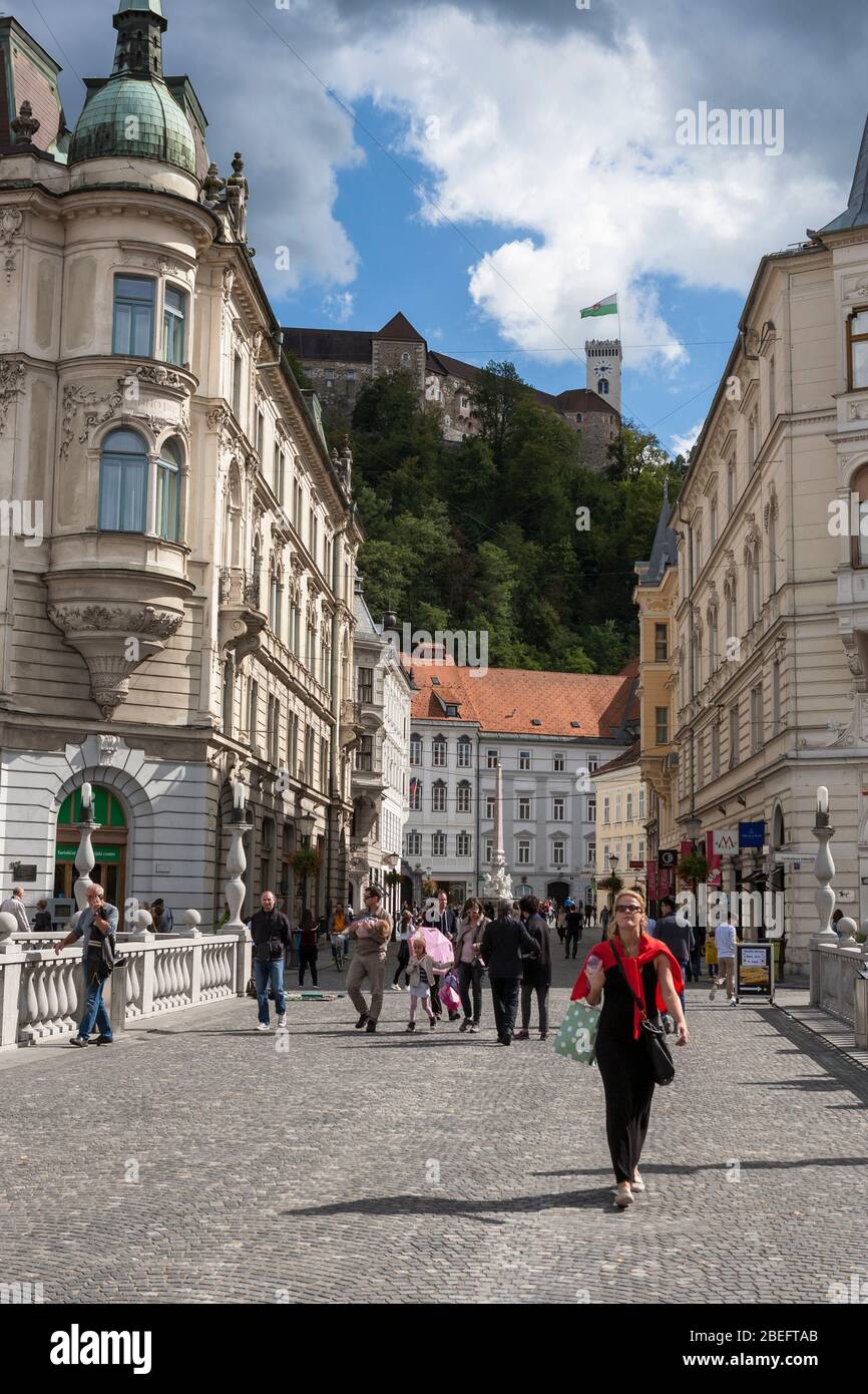 Die Burg von Ljubljana von der Tromostovje (Dreifachbrücke) aus gesehen, Ljubljana, Slowenien Stockfoto