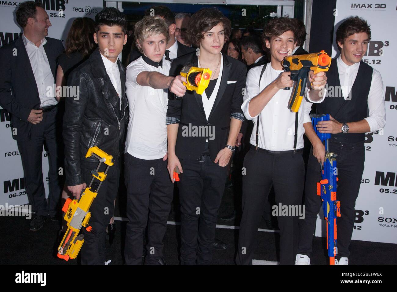 (L-R) Zayn Malik, Niall Horan, Louis Tomlinson, Harry Styles und Liam Payne von der Band One Direction besuchen die New Yorker Premiere A Stockfoto