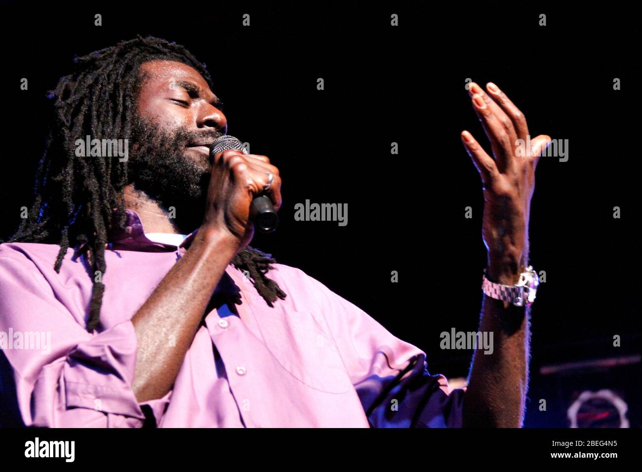 ÊBecause Buju Banton ist soÊcontroversial, die meisten Veranstaltungsorte und promotersÊ haben sich wegen Demonstrationen von der Tour 2009 zurückgezogen.Buju Banton, das in der Eröffnungsnacht seiner Tour 2009 im Trocadero in Philadelphia PA am 12. September 2009 gezeigt wurde, Credit: Scott Weiner/MediaPunch Stockfoto