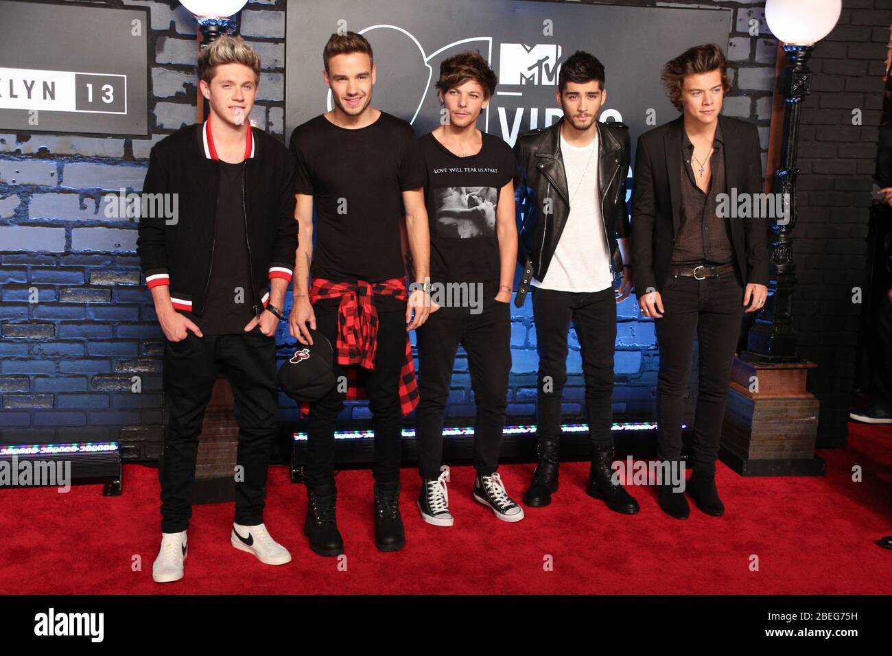 Niall Horan, Louis Tomlinson, Liam Payne, Zayn Malick und Harry Styles of One Direction nehmen an den MTV Video Music Awards 2013 im Barclays Center Teil Stockfoto