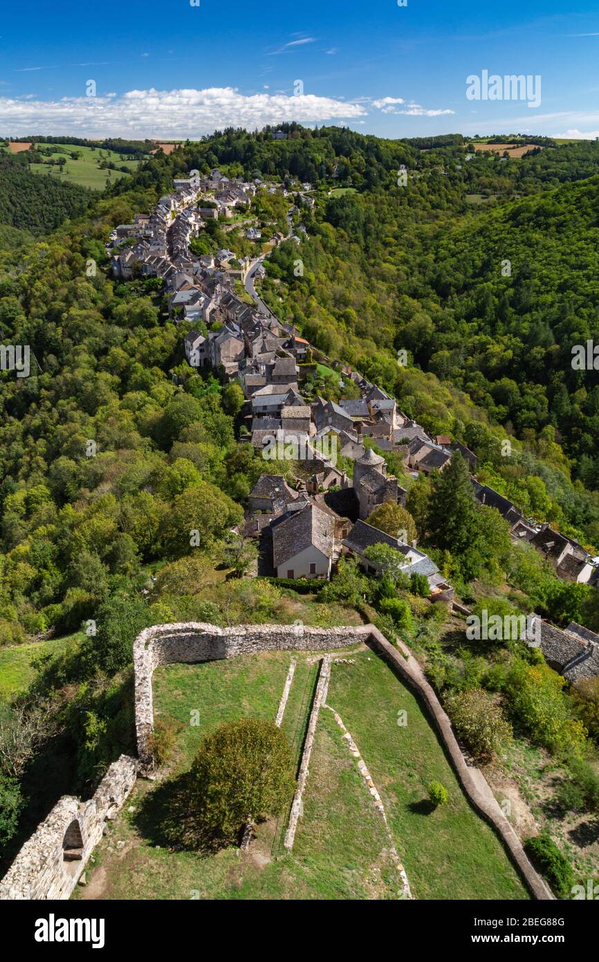 Das Dorf Najac, Aveyron vom Château de Najac aus gesehen Stockfoto