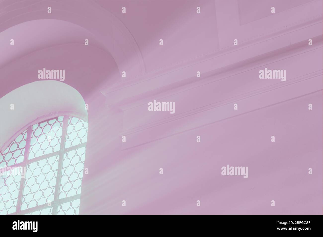 Sunlight Through Old Church Window Stockfotos und -bilder Kaufen - Alamy