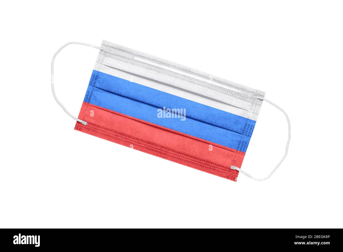 Medizinische Gesichtsmaske mit Flagge von russland isoliert auf weißem Hintergrund. Pandemie-Konzept in Russland. Attribut der Coronavirus Ausbruch in Russland. Medizin Stockfoto