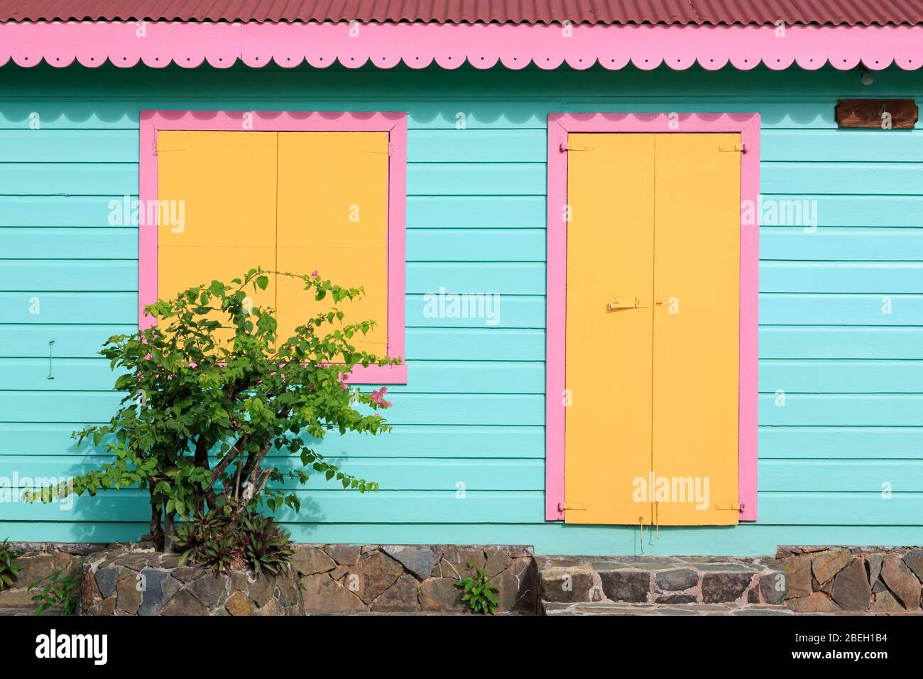 Buntes Cottage am Waterfront Drive, Road Town, Tortola, Britische Jungferninseln, Karibik Stockfoto