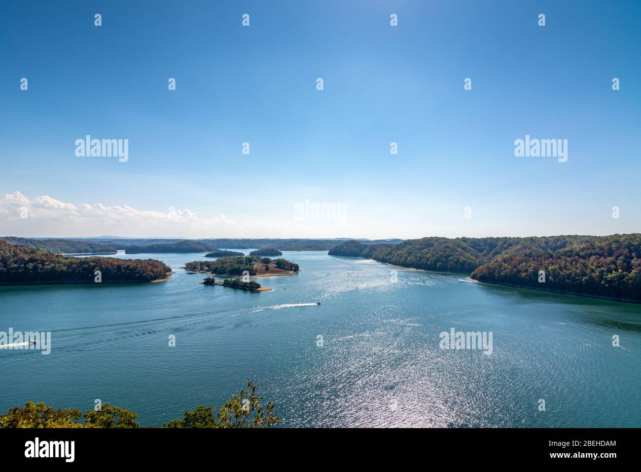 Blick auf den Dale Hollow Lake vom Eagle Point im Dale Hollow Lake State Resort Park in Kentucky Stockfoto