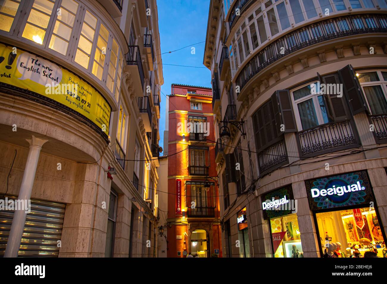 Malaga, Spain-May 16, 2019: Shopping im Zentrum von Malaga Straße im historischen Stadtzentrum Stockfoto