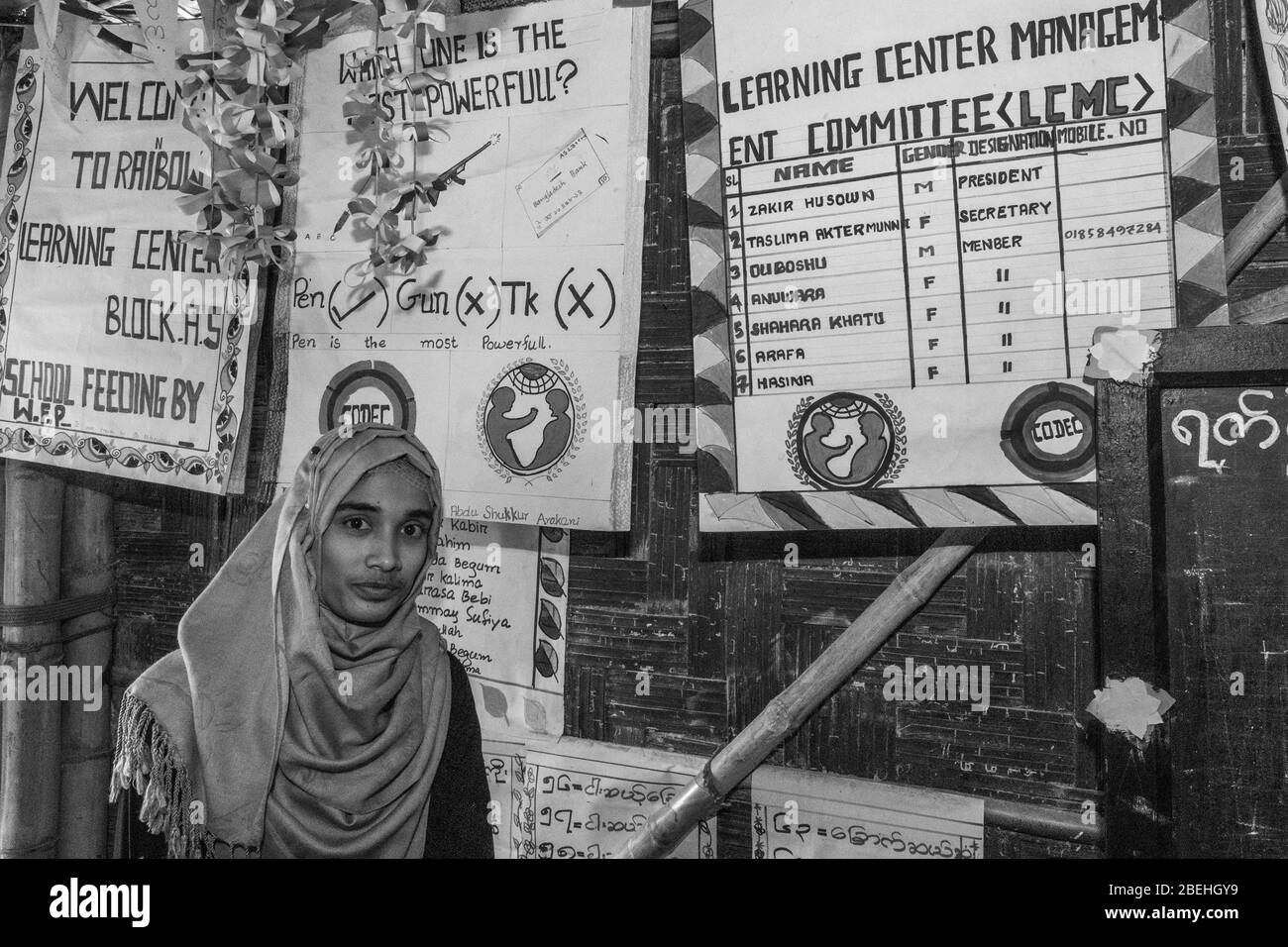 Rohingya-Hilfschullehrer in einem Flüchtlingslager südlich von Cox's Bazar nahe der Grenze zu Myanmar. Stockfoto