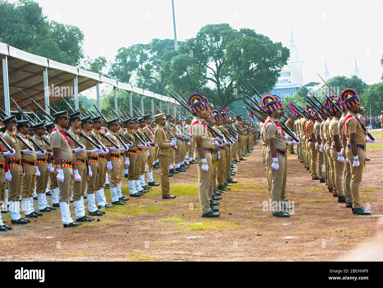 Polizei, ncc-Kadetten, indische Frauen befähigen, College-Kadetten, indische Unabhängigkeit Tag Parade, indische republik Parade, thrissur, kerala, indien, Paradeplatz Stockfoto