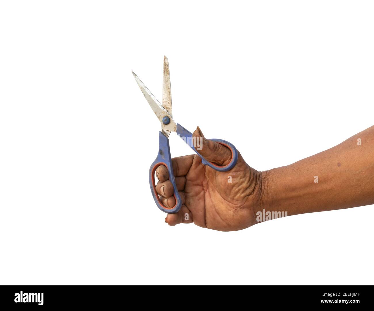 Nahaufnahme Hand eines Mannes verwendet Schere Schneiden etwas isoliert auf weißem Hintergrund mit Schnittpfade. Stockfoto