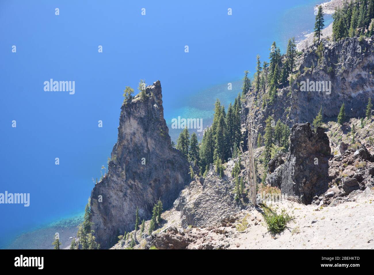 Ein klarer Tag Anfang September im Crater Lake National Park, Oregon, USA. Stockfoto