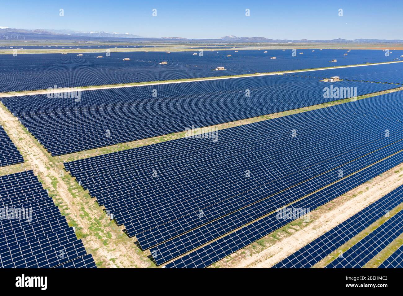 Luftaufnahme der Photovoltaik (PV) grünen Solar Ranch im Antelope Valley in der Mojave Wüste von Kalifornien Stockfoto