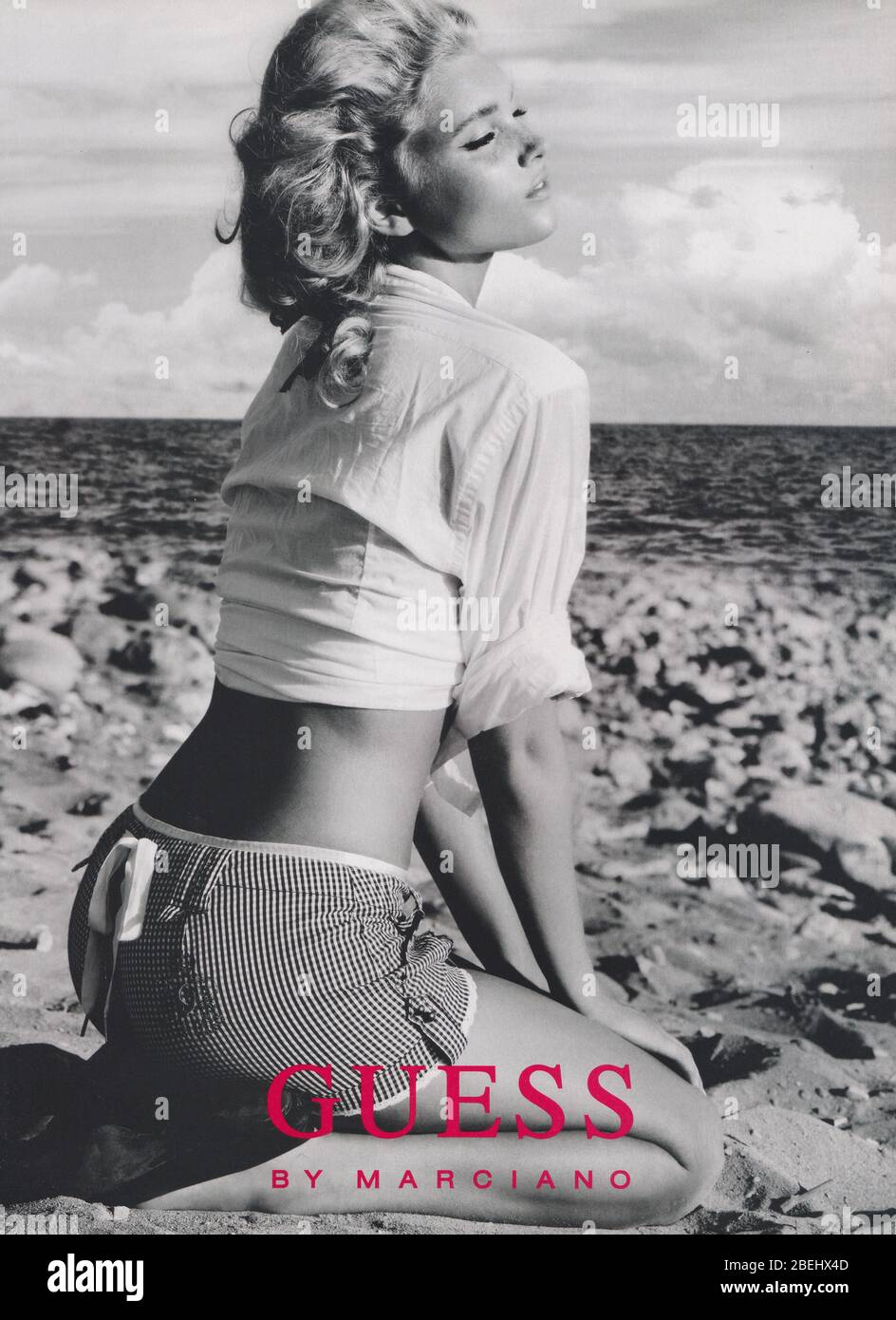 Poster Werbung GUESS mit Elsa Hosk in Papiermagazin aus dem Jahr 2007, Werbung, kreative GUESS Werbung aus 2000er Jahren Stockfoto