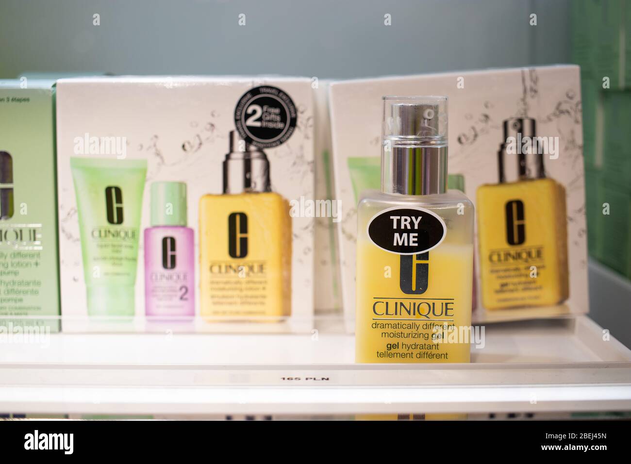 Brüssel, Belgien, Januar 2020: Clinique Cosmetics, täglich reparierendes Serum auf dem Display, Clinique bietet medizinische Anti-Aging-Kosmetik für Verbraucher Stockfoto