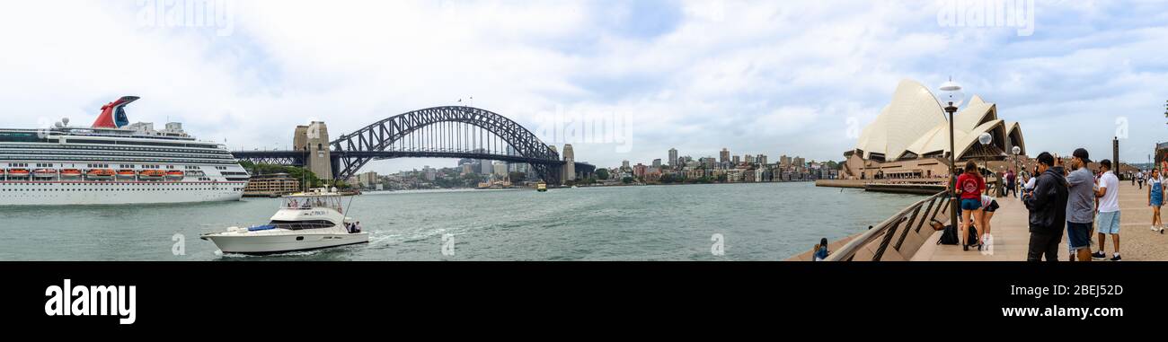 Panorama auf das Opernhaus und die Sydney Harbour Bridge Stockfoto