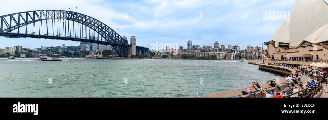 Panorama auf das Opernhaus und die Sydney Harbour Bridge Stockfoto