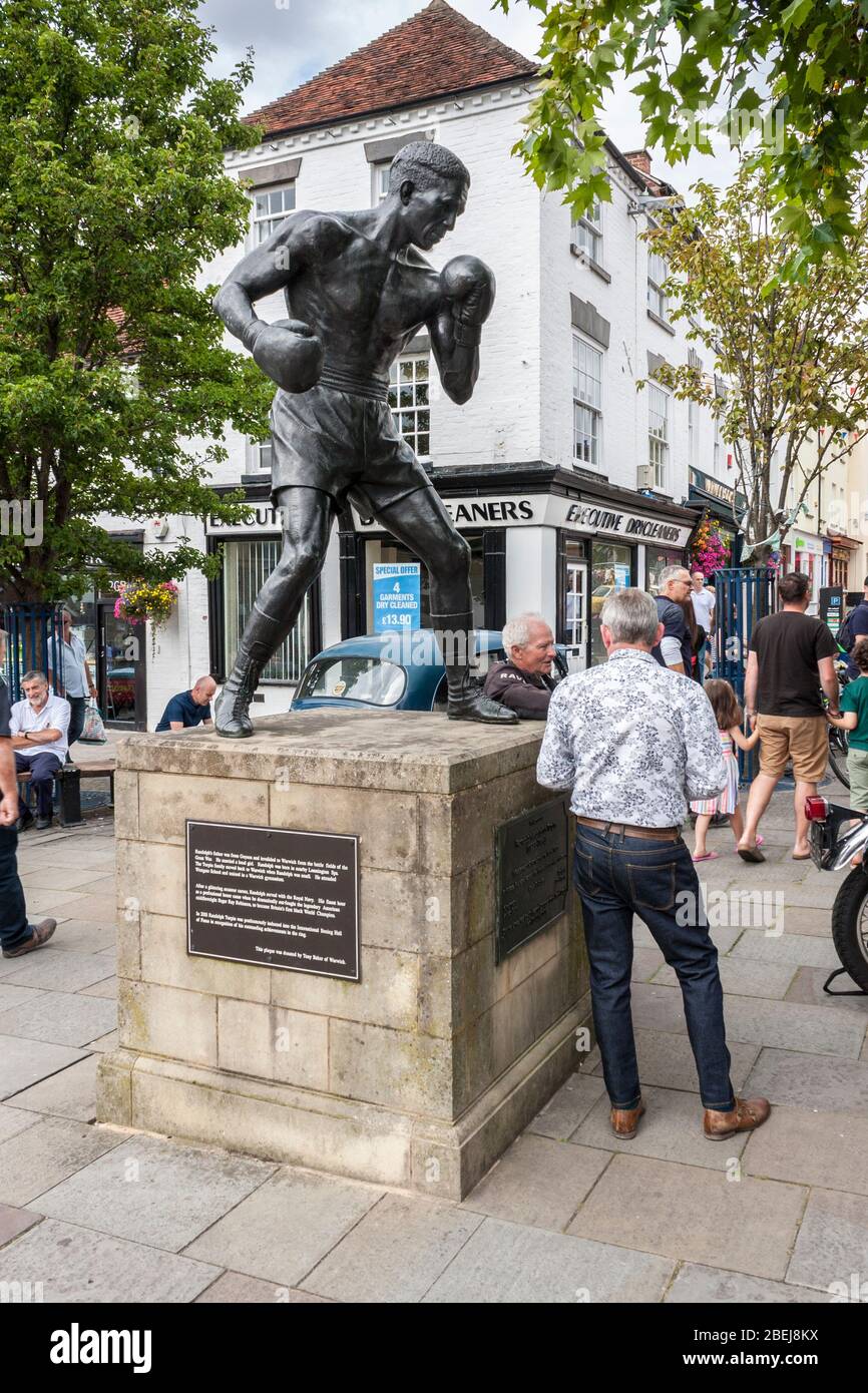 Gedenkstatue des Boxers Randolph Turpin in Warwick, Warwickshire, England, GB, Großbritannien Stockfoto