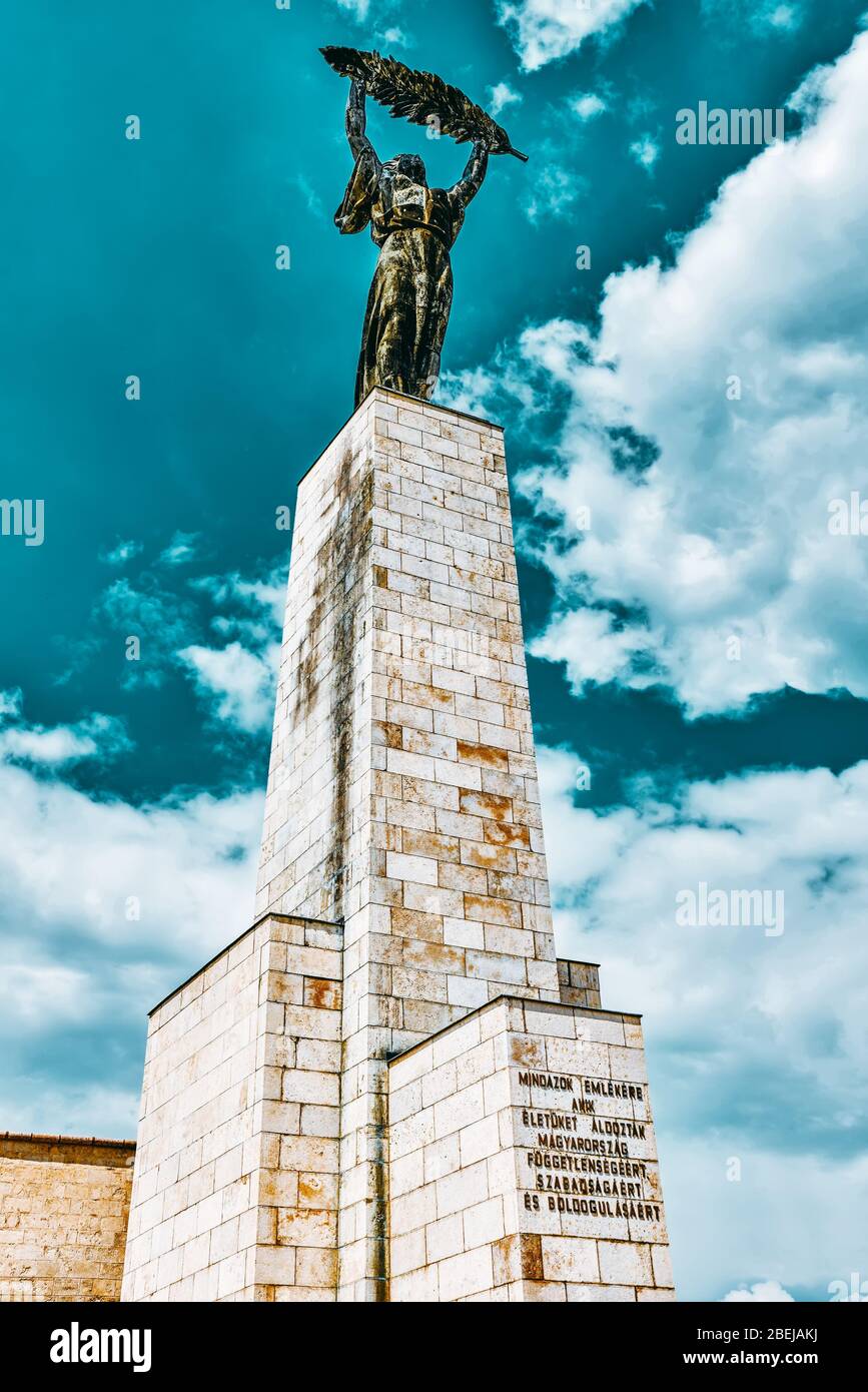 Freiheitsstatue auf Gellert-Hügel in Budapest am Sommertag. Hungury. Stockfoto