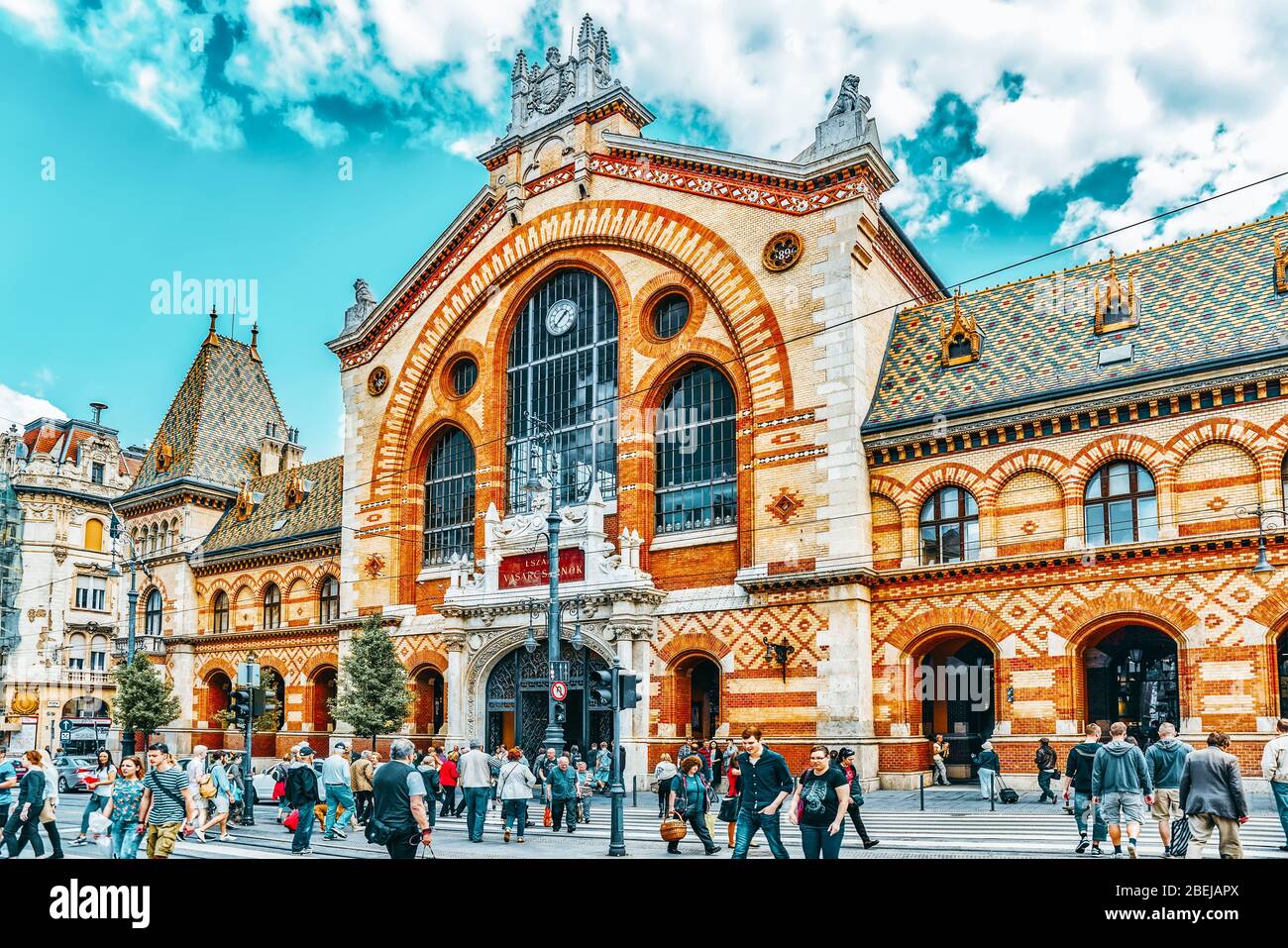 BUDAPEST, Ungarn-Mai 06, 2016:Great Markthalle oder zentralen Markt Hall(Hungarian-Nagyvasarcsarnok)-größte und älteste Markthalle in Budapest, Ungarn Stockfoto