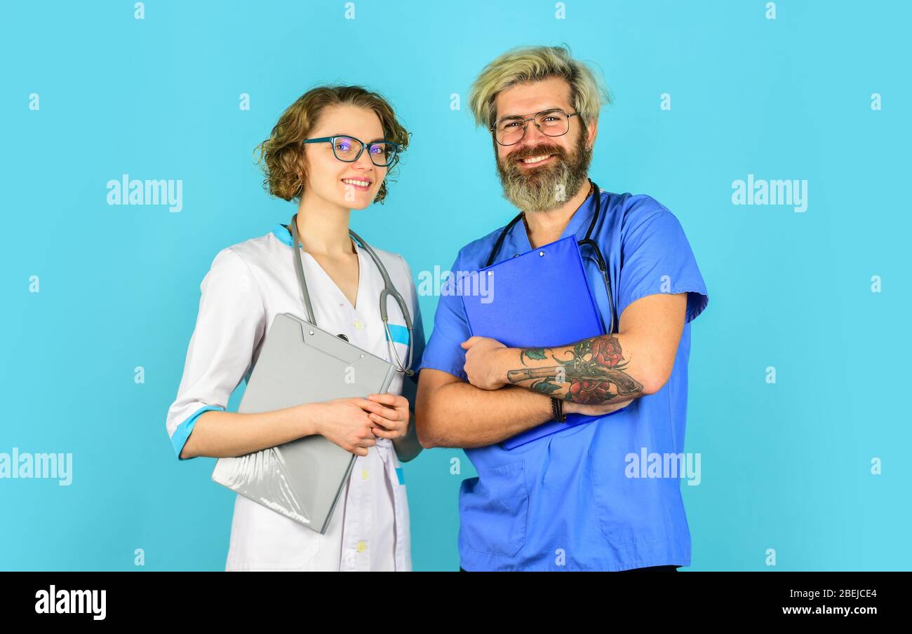 Gute Gesundheit ist ein gutes Geschäft. Medizin und Gesundheitskonzept. Team von Arzt und Krankenschwester. Teamwork im Krankenhaus für den Erfolg Arbeit und Vertrauen in das Team. Ärzte der Medizin sprechen. Stockfoto