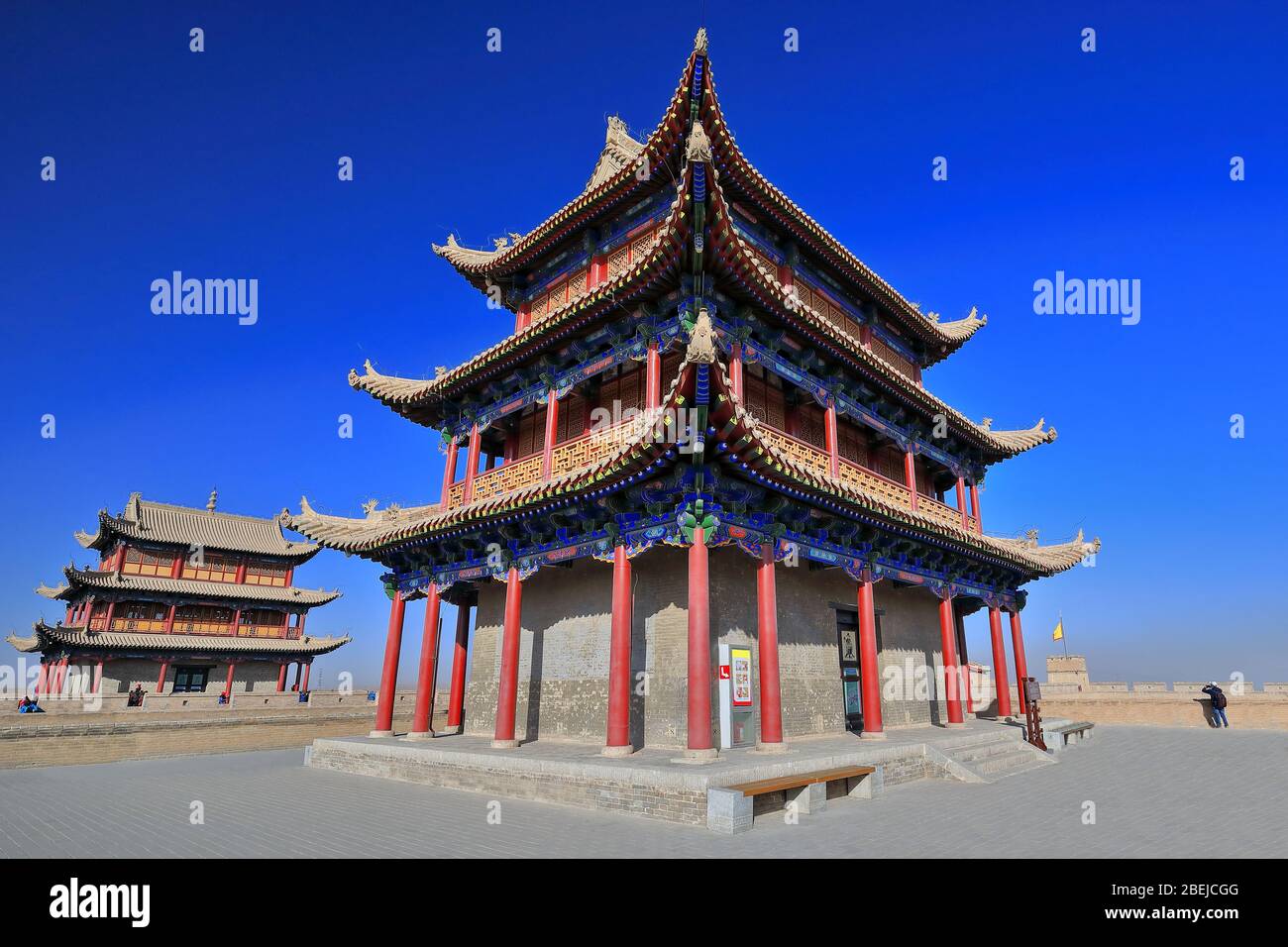 Giebel Hüftdächer-Wachtürme über Schlichtung und Seufzer Gates-Jiayu Pass-Jiayuguan Stadt-Gansu-China-0786 Stockfoto